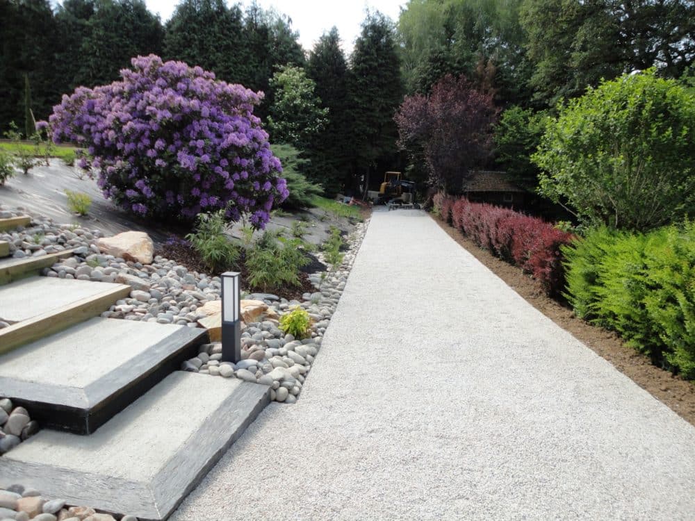 Allée en graviers stabilisés