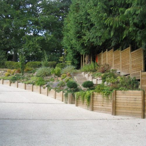 massif végétaux, massif, entrée, allée garage, béton désactivé allée béton, créateur de jardin, créateur de jardin limoges, rebeyrol, aménagement jardin limoges, allée limoges, allée béton désactivé limoges