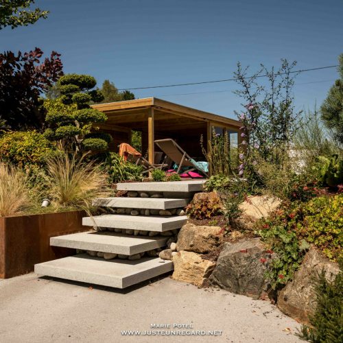 Escalier suspendu – Dalle en granit