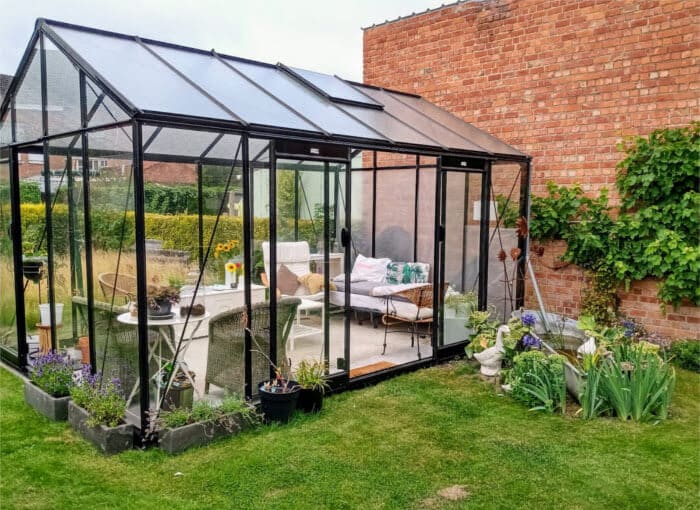 La serre de jardin: élégance, simplicité et bien-être au cœur de votre extérieur