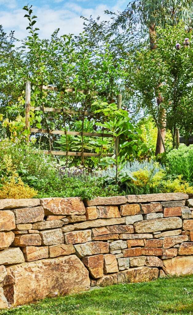 Muret naturel en pierres sèches Le Vigen